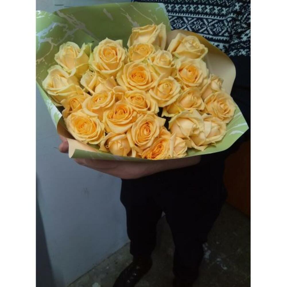 Букет из 25 роз, Пич Аваланш, кремовый длиной 60 см, производства Россия