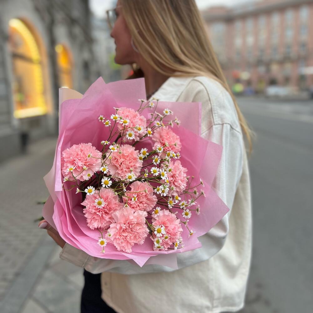 Букет из диантусов и матрикарий «Веснушки»