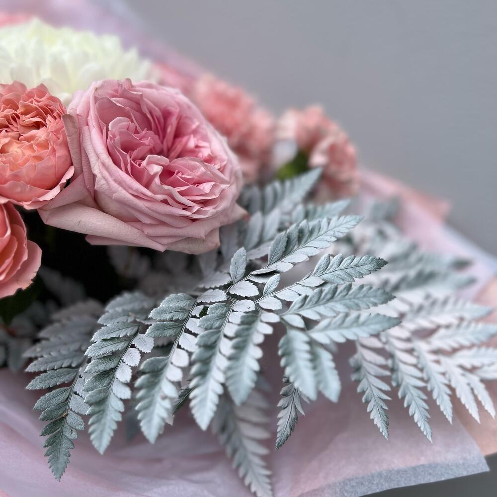 Букет «Свобода» (премиальная роза O Hara, роза Джульетта, хризантема)