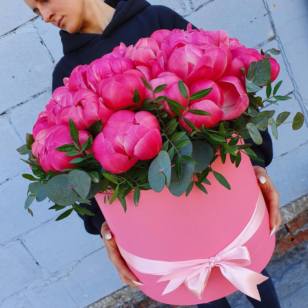 Шикарная коробка с пионами