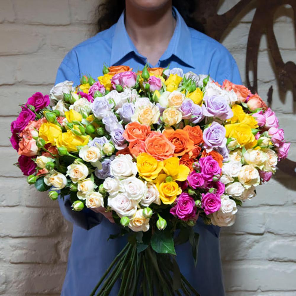 A bright bouquet of spray roses