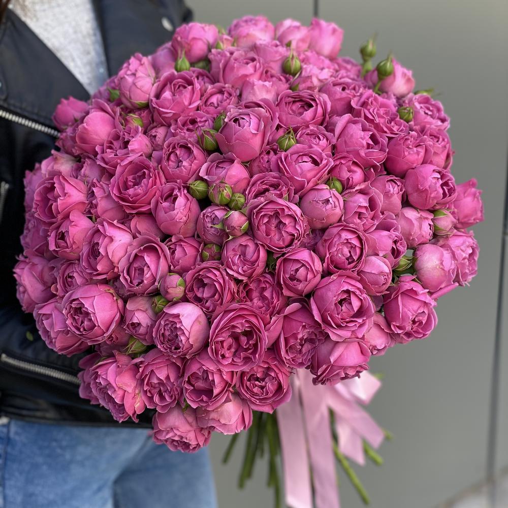 Букет с кустовыми пионовидными розами Яркие чувства