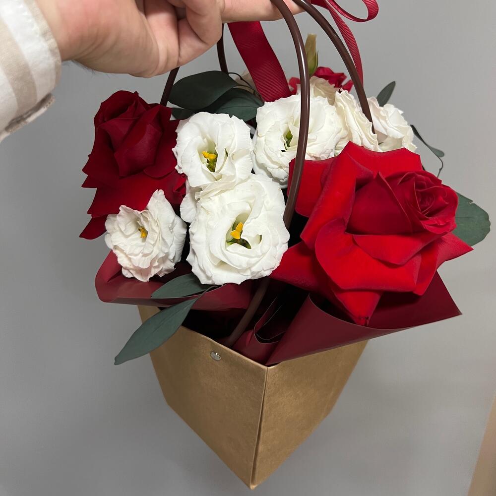 Цветы в коробке (сумочка)