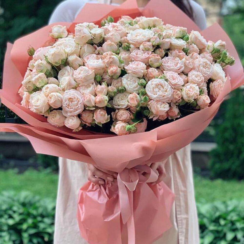 Букет из 41 кустовых роз Модам Бомбастик