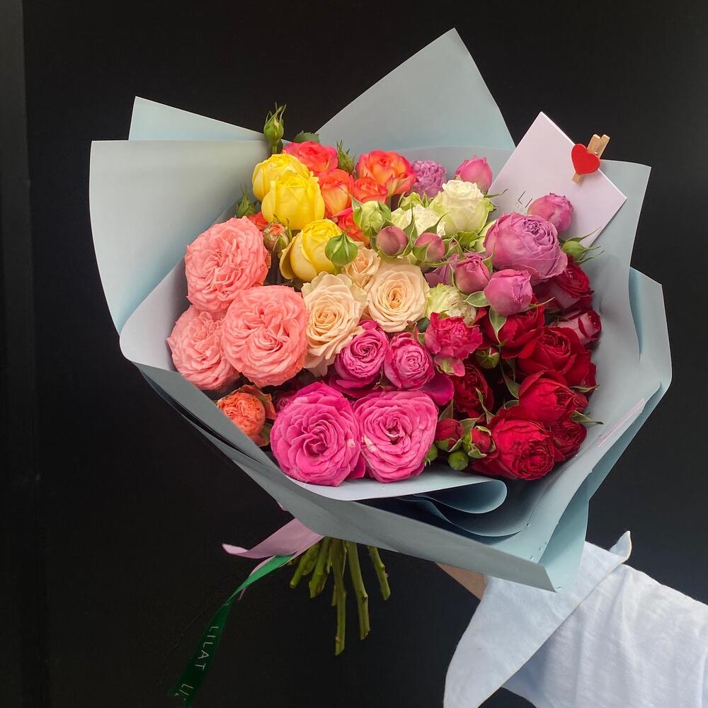 Букет из Пионовидных кустовых роз ( М )