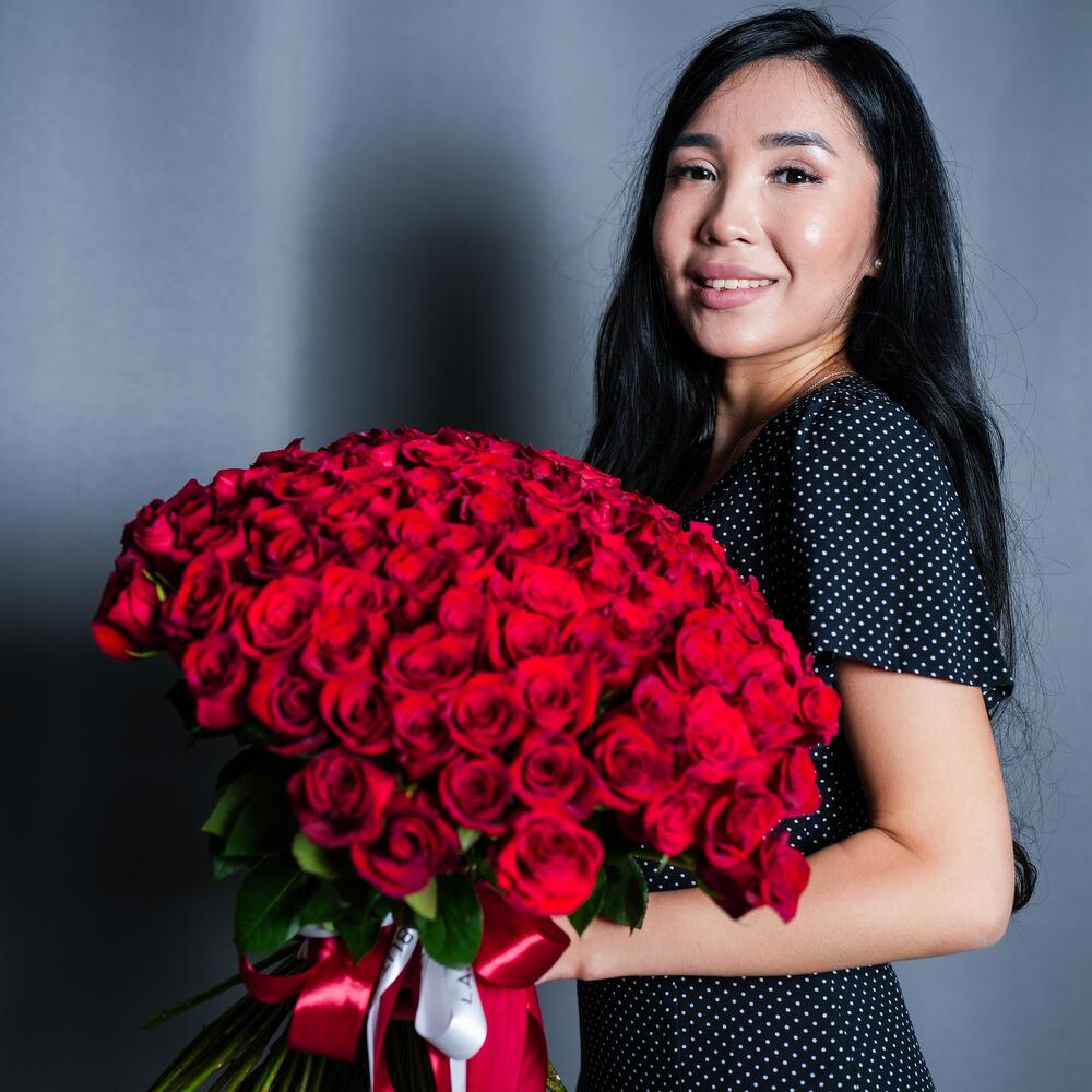 101 красная роза 50 см с лентой