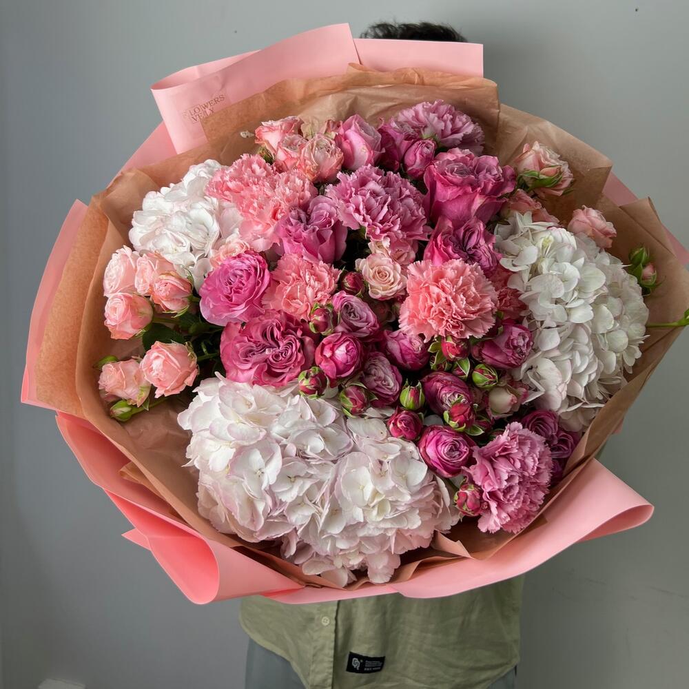 Роскошный букет с гортензией