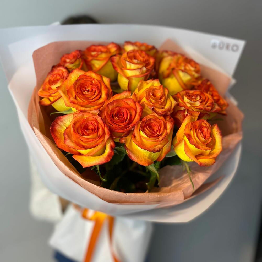 Букет из огненных голландских роз