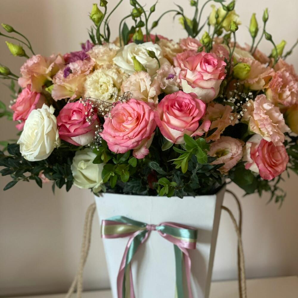 Лизиантус  с розами